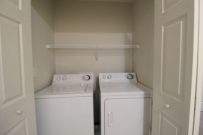 Building Photo - Liberty Square townhome