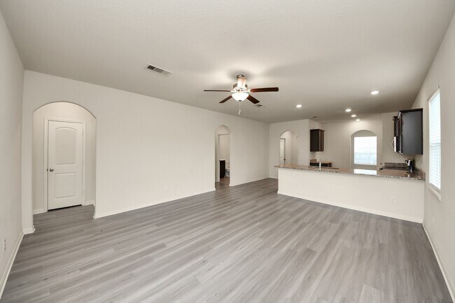 Building Photo - 305 Wayne County Dr