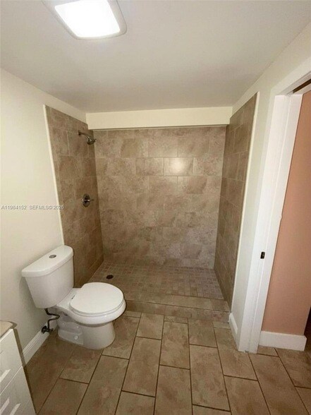 Building Photo - 14215 NE 9th Ave