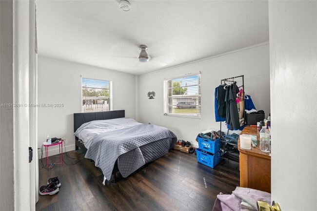 Building Photo - 600 SW 10th St