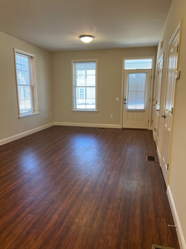 Building Photo - 107 Bayberry Cir