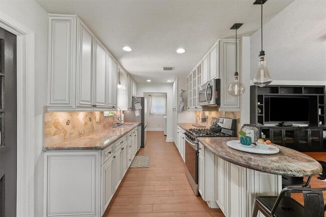 Building Photo - 1108 Myrtlewood Dr