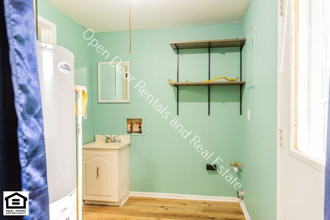 Building Photo - $200 off first months rent! 4 bedroom home...