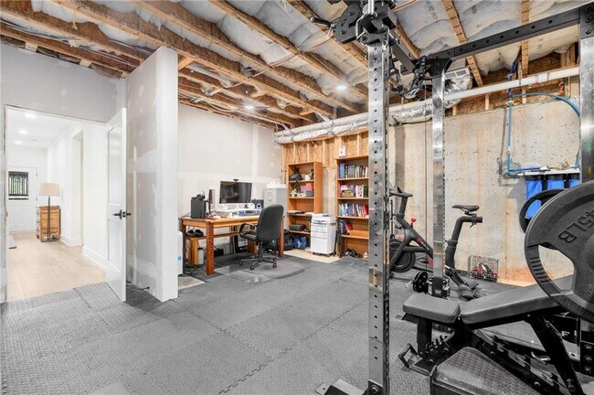 Building Photo - 520 Walden Glen Ln