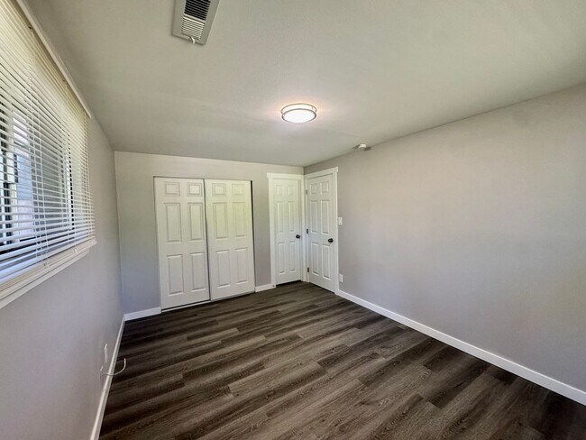 Building Photo - Beautifully Remodeled 4-Bedroom Home with Spacious Backyard in Mountlake Terrace