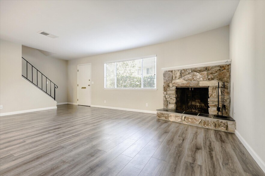 Building Photo - 66 Miramonte Dr