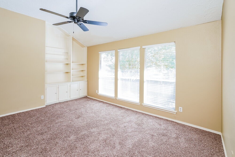 Building Photo - 18082 Garden Manor Dr