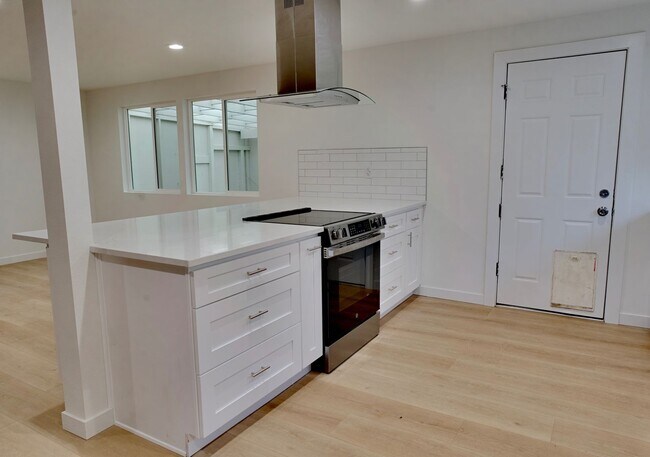 Building Photo - 4 bedroom Home on Highland St in Tacoma - APPLICATION PENDING