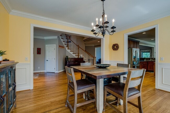 Building Photo - 1306 Camelot Bay