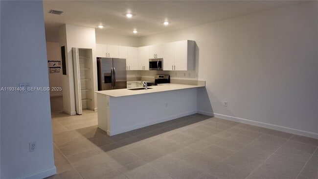 Building Photo - 2704 SE 26th Ave