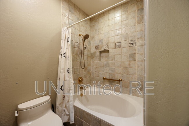 Building Photo - 674 Crosscreek Dr