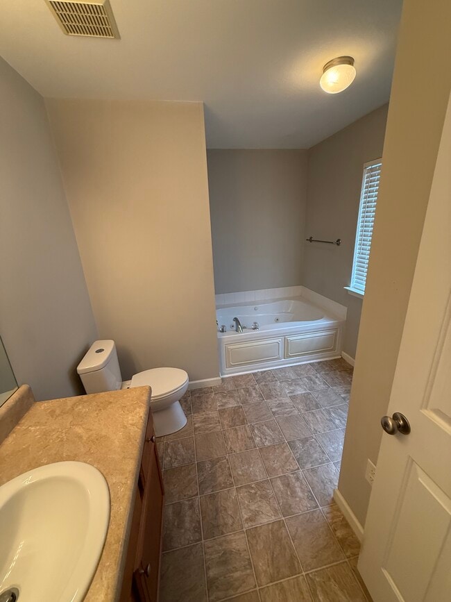 Building Photo - 528 N Hampton Meadows Dr