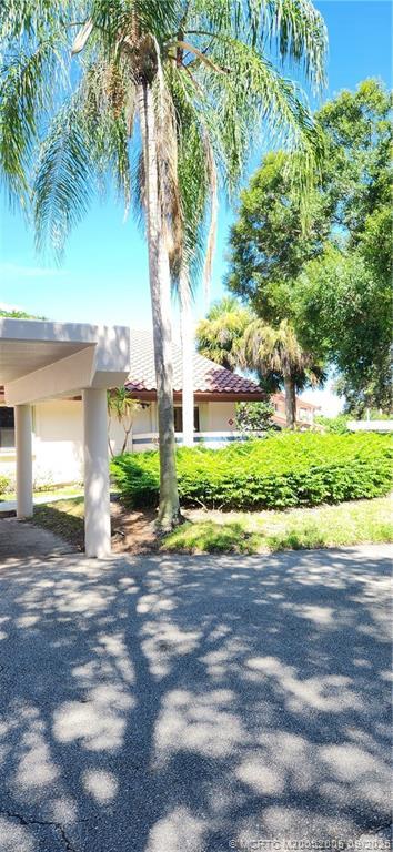 Building Photo - 6001 SE Martinique Dr