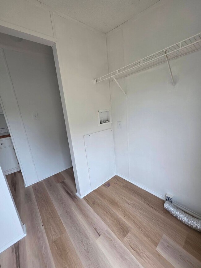 Building Photo - Ready to Move in