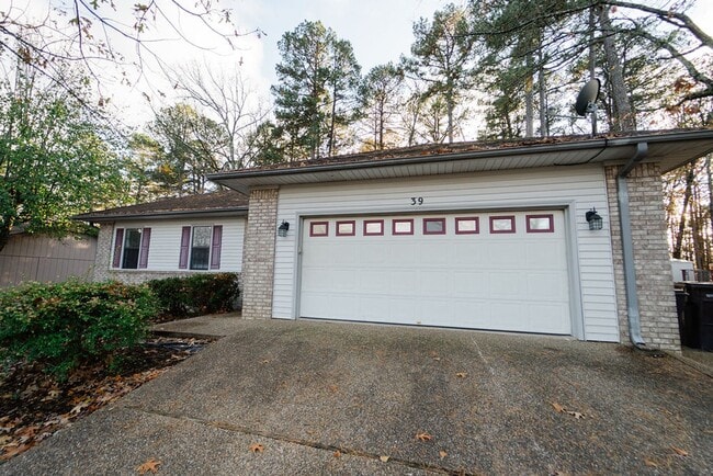 Building Photo - Charming 3 bedroom, 2 bath home that has been updated and is ready to be called home! This home h...