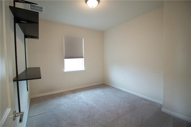 Building Photo - 5004 Bonneville Bend