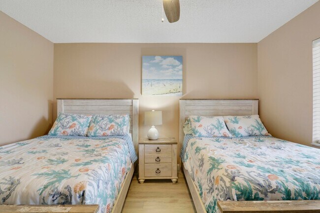 Building Photo - 275 Palm Ave