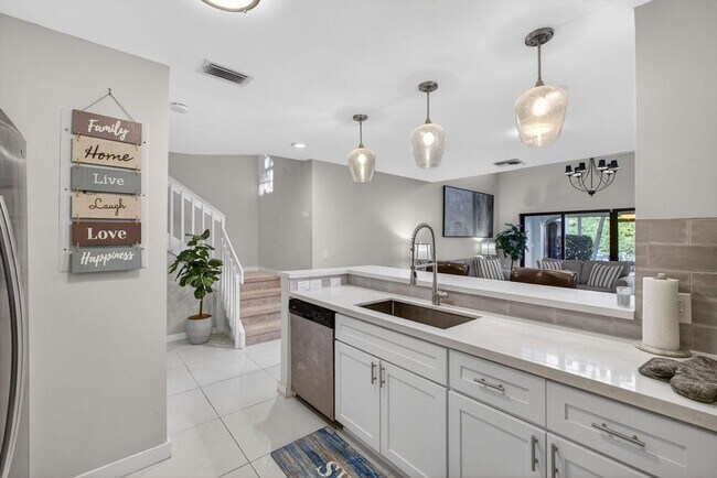 Building Photo - 2320 Treasure Isle Dr