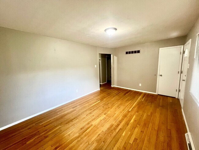 Building Photo - Charming 3 Bedroom Home in Florissant – Pr...