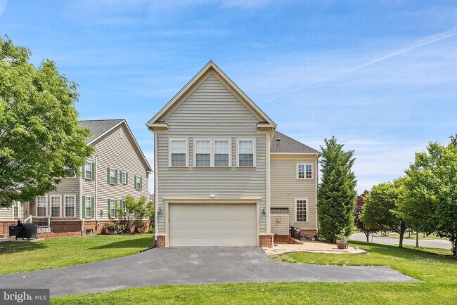 Building Photo - 11701 Town Green Rd