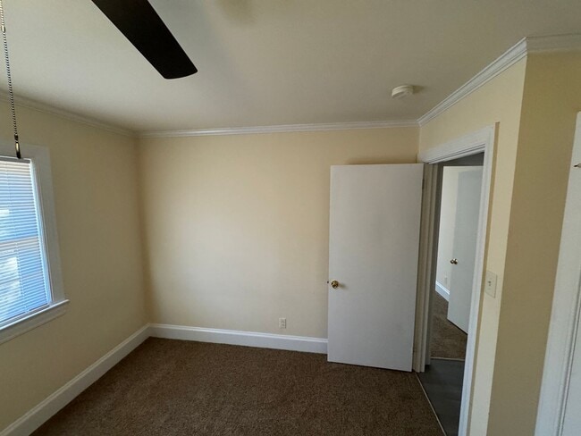 Building Photo - 3 Bedroom Brick House
