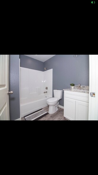 Building Photo - 305 S 12th St