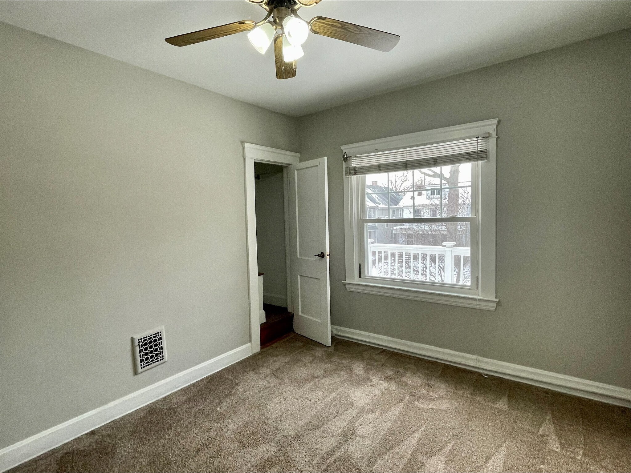 Building Photo - 2345 Grandview Ave