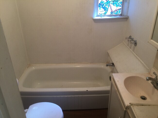 Building Photo - 16 W Brookside St