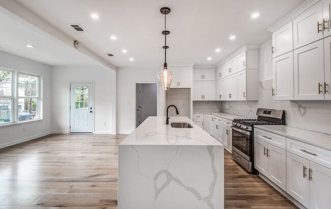 Building Photo - Elegant Midtown Memphis Single-Family Home for Lease