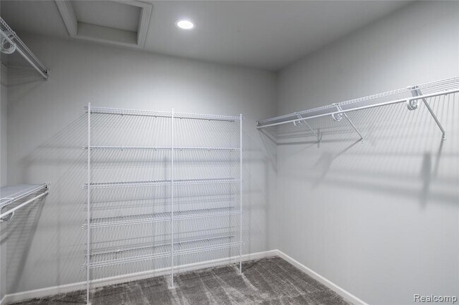 Building Photo - 24180 Liberty Hill Dr