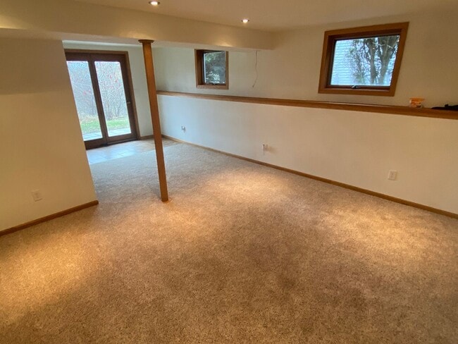 Building Photo - 3-Bedroom, 3-Full Bath Single Family Home with Amazing City Views