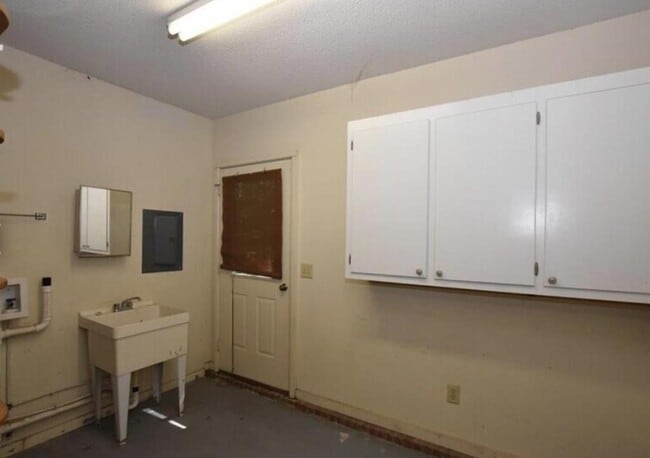 Building Photo - 1415 Texas Square