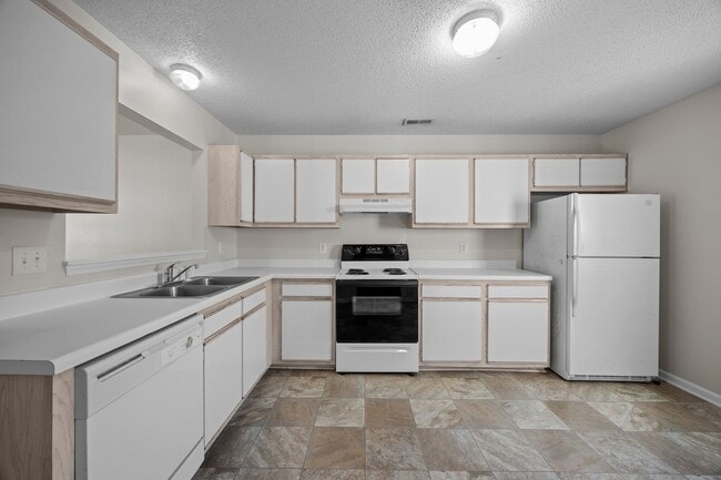 Building Photo - Welcome to Marsh Oaks!