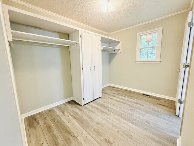Building Photo - 7905 Castleton Ln