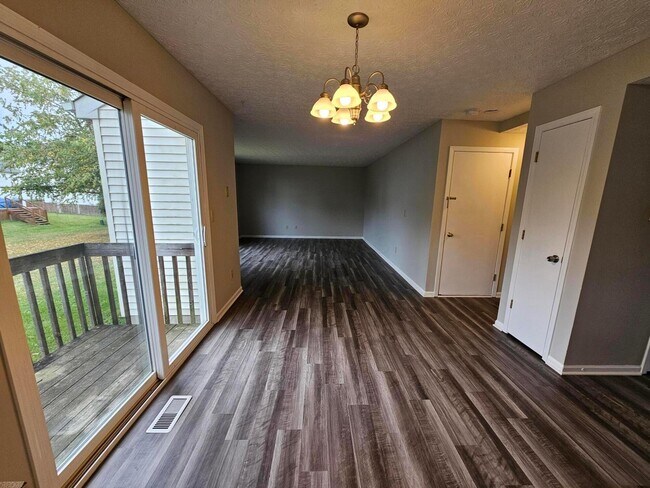 Building Photo - 5622 Blandon