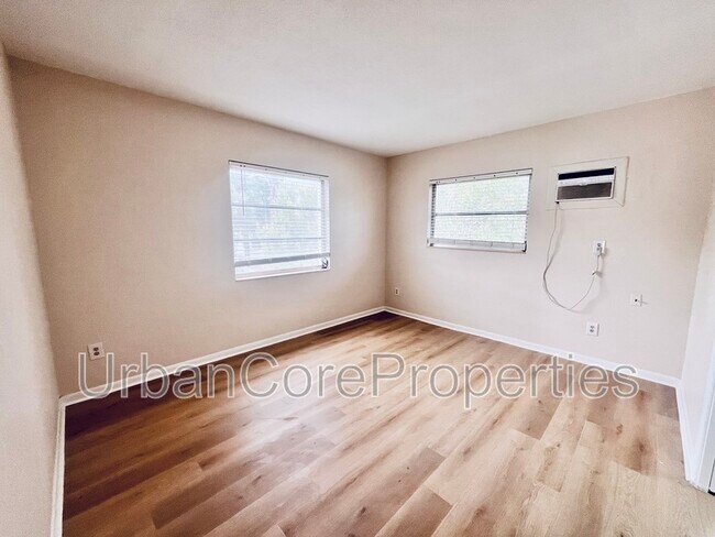 Building Photo - 115 7th Ave N