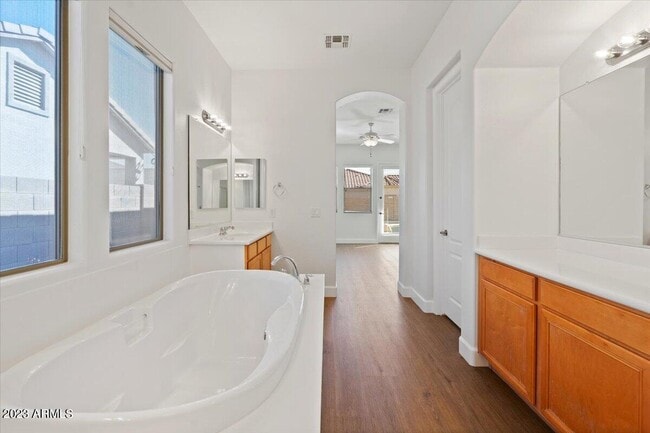 Building Photo - 2413 W Sienna Bouquet Pl