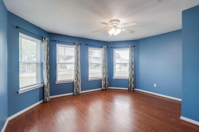 Building Photo - 8709 Palmetto Dr