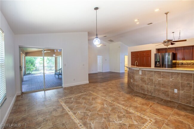 Building Photo - 9511 Cypress Dr N