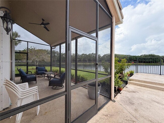 Building Photo - 3279 Huntington