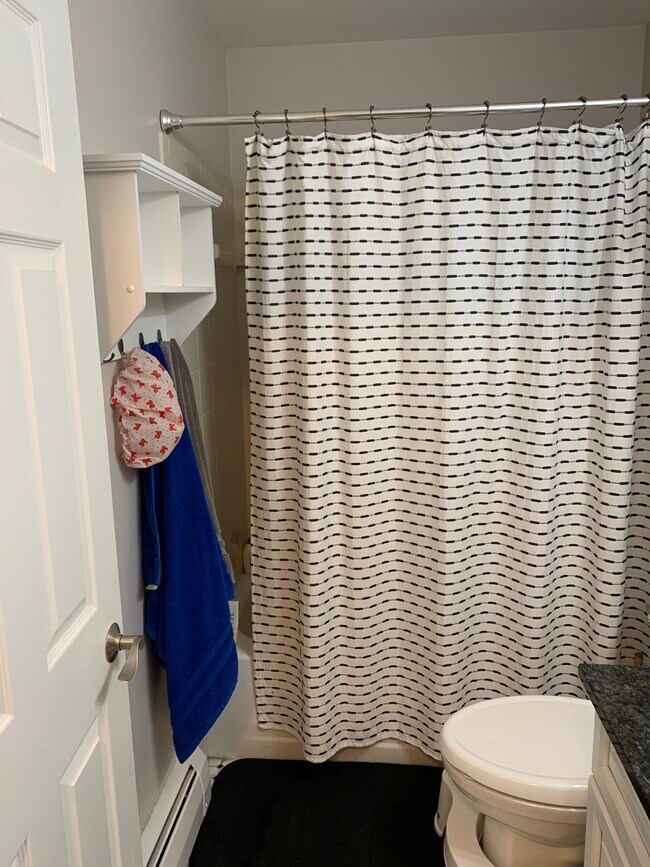 Building Photo - 525 Fairbrook St