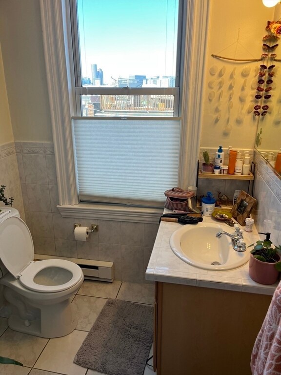 Building Photo - 554 E Broadway