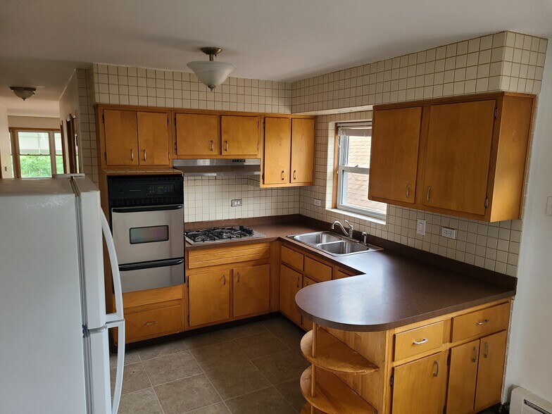 Building Photo - 5452 W Addison St