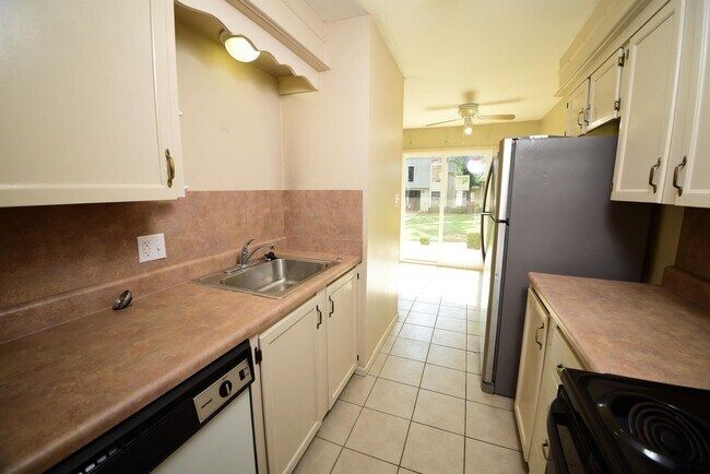 Building Photo - 4750 W 68th St S