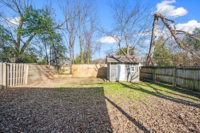 Building Photo - 2046 Courtland Pl