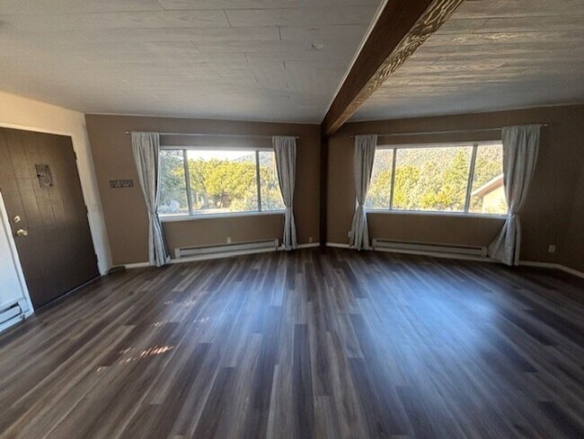 Building Photo - 2028 Linden Dr