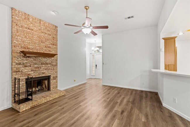 Building Photo - 1802 Ramona Cir