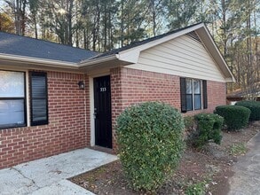 Building Photo - Cozy 2BR/1BA Duplex Near UGA – Comfort & Convenience in East Athens