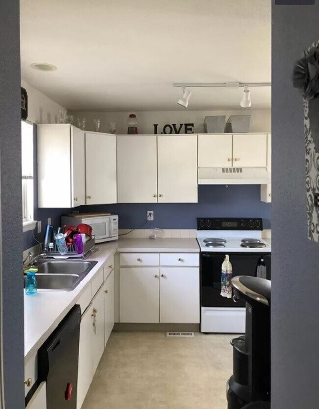Building Photo - **Move-In Special** Cute Lafayette Duplex ...
