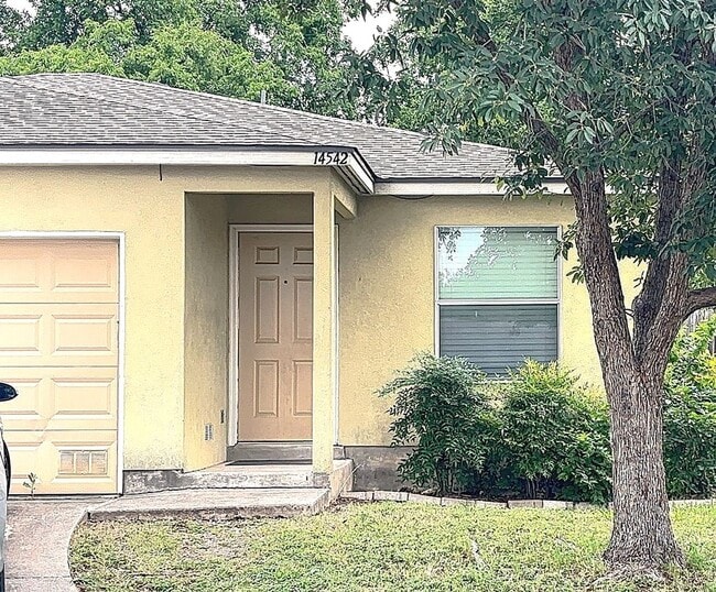 Primary Photo - Cozy 2 bedroom 2bath Retreat near Randolph AFB, IH-35, Loop 1604, BAMC, and only minutes from The...